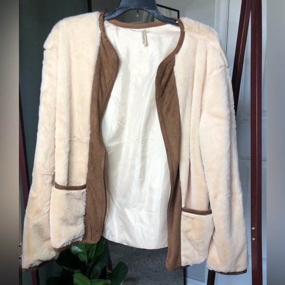 Women’s Fancy Faux Suede and Furry Bomber Jacket Size M - Picture 2 of 8